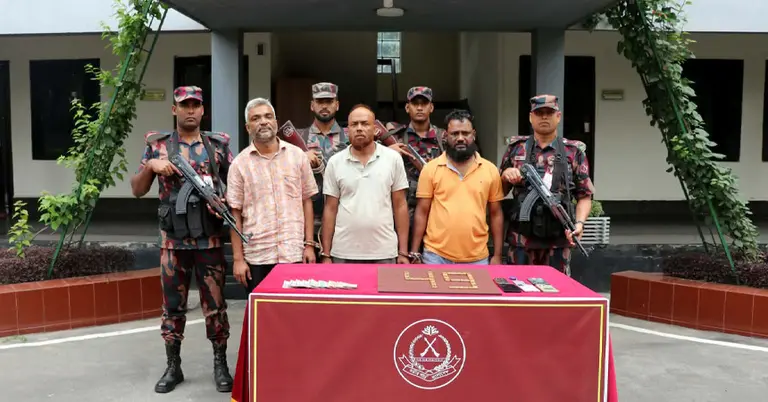 আটক তিন ব্যক্তি